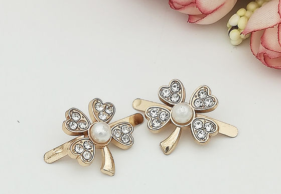 China Pearl Rhinestone Zinc Alloy Buckle Flower Shaped 18*18.3MM Environmental Plated supplier